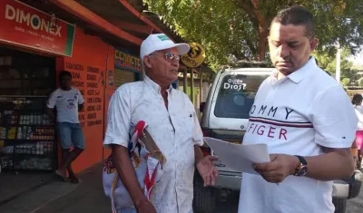 El Alcalde Carlos Higgins Villanueva, socializando las medidas.