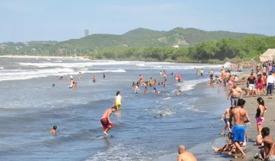 Ordenan cierre de playas 