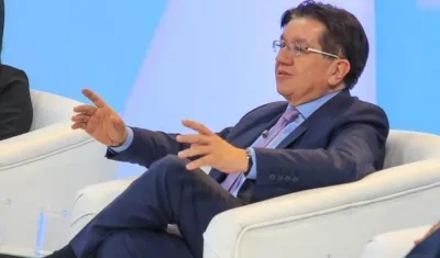 Fernando Ruiz, Ministro de Salud.