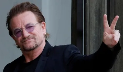 Bono, vocalista de la banda U2.