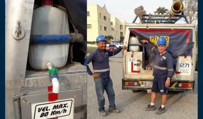 Los operarios de la Triple A con el lavamanos portátil.