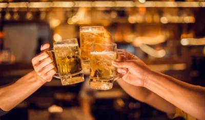 Los bares, discotecas y otros lugares de diversión favorecen la propagación del Covid-19.