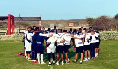 Jugadores del Junior en sesión espiritual.