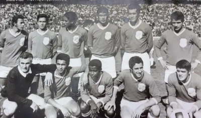Amadeo Carrizo con el equipo de Millonarios. 