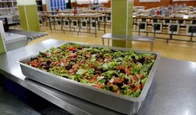 ONU pide a los gobiernos que se vean obligados a lanzar programas de emergencia para los escolares.