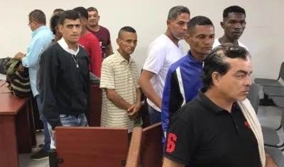 Parte de los capturados dejados en libertad o en deteción domiliciaria.