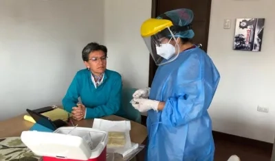 Alcaldesa de Bogotá, Claudia López se hizo la prueba del Covid-19.