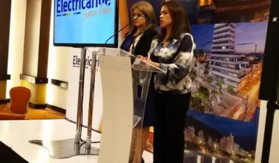 Ángela Patricia Rojas y Natasha Avendaño.