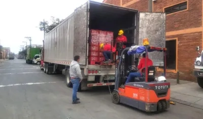 Paquete de alimentos dispuestos por la Fundación Éxito.