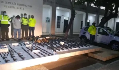 Armas incautadas y capturado.