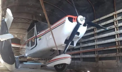 La avioneta inmovilizada.