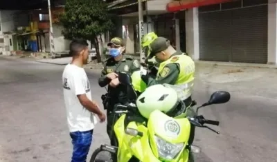 La Policía Metropolitana indicó que durante los dos días de cuarentena obligatoria ya van 413 comparendos a personas que han sorprendido en la calle.