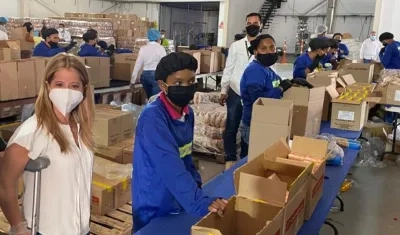 La Gobernadora del Atlántico en la inspección del centro de  acopio de alimentos