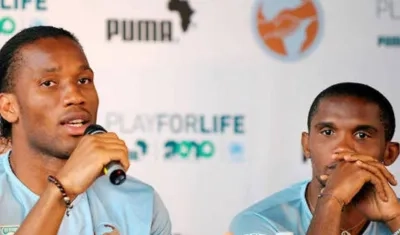 Las leyendas africanas Didier Drogba y Samuel Eto'o.