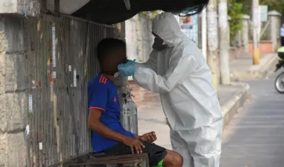 Estos trajes son los que están solicitando los paramédicos de algunas clínicas privadas.