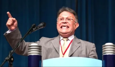 Charles Schultz Navarro.