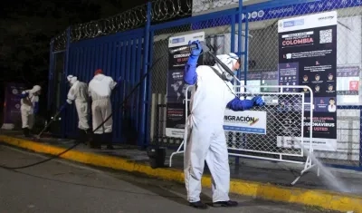 El gobierno limpia las zonas afectadas en las fronteras.
