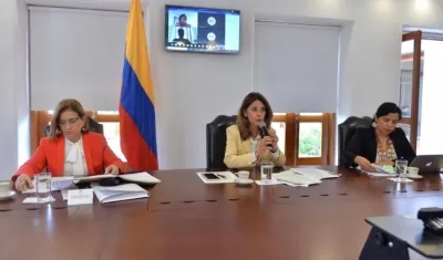 La ministra de Justicia, Margarita Cabello Blanco; la vicepresidenta Marta Lucía Ramírez, y la consejera para la mujer, Gheidy Gallo Santos.