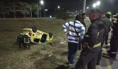 Así quedó el taxi tras el accidente.