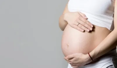 Las madres gestantes deben cuidarse durante la pandemia.