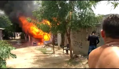 Incendio en casa de Sabanalarga.