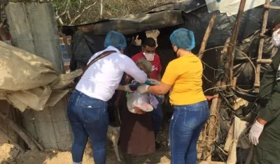 Entrega de mercados a los más vulnerables.