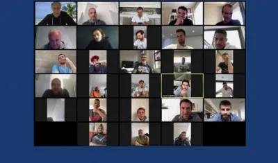 Plantel del Barcelona FC durante la reunión por videoconferencia. 
