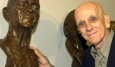 Fotografía de archivo fechado el 1 de diciembre de 2003 que muestra al escritor brasileño Rubem Fonseca, ganador del Premio de Literatura Latinoamericana y del Caribe Juan Rulfo.