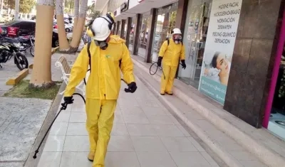 Las autoridades locales en Barranquilla han realizado jornada de desinfección en calles a manera de prevención.