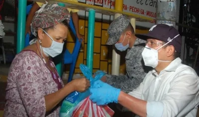 Entrega nocturna de las ayudas en Soledad.