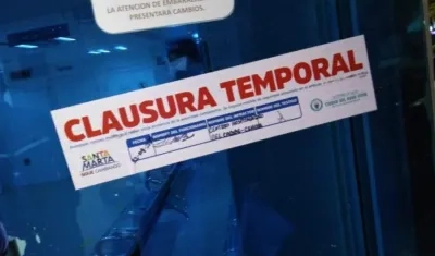 Sello de cierre temporal de la clínica.