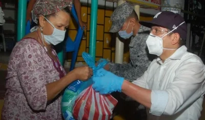 Entrega de mercados en Soledad.