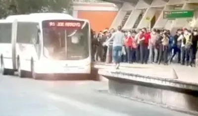 Ruta de Transmetro llegando a la estación 'Joe Arroyo'.