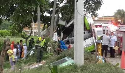 Así quedó el bus tras el accidente.