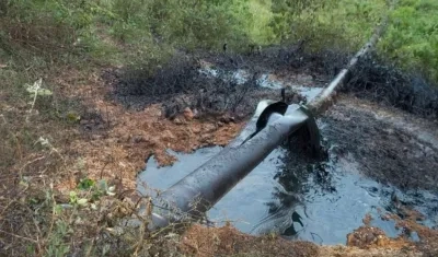 Atentado en oleoducto con explosivos.