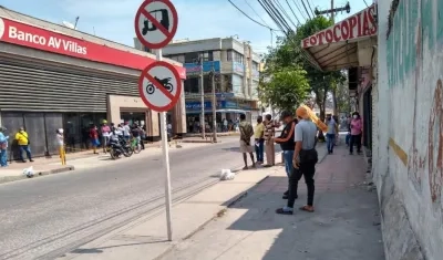La gente en Soledad en las calles.