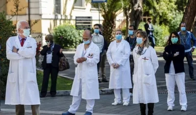 Médicos sostienen que todavía se está en la mitad de la pandemia.