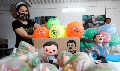 Los regalos con la imagen del narcotraficante mexicano.