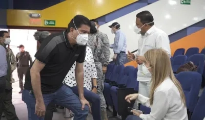 El Alcalde de Soledad, Rodolfo Ucrós, con la Gobernadora Elsa Noguera, en el Consejo de Seguridad.