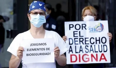 Una trabajadora de la salud pide elementos de bioseguridad para su labor.