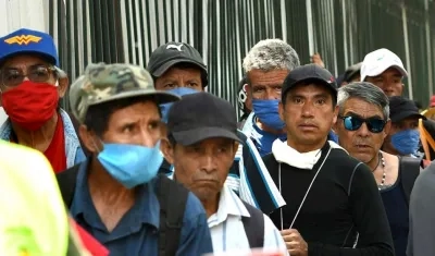 La OIT reclama que se garanticen el acceso de los trabajadores informales a los servicios sanitarios.
