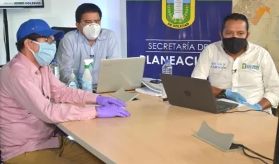 El Alcalde Rodolfo Ucrós, presentando en el Plan de Desarrollo.