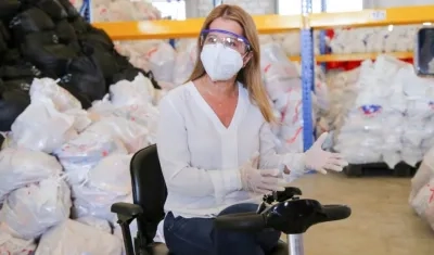 La Gobernadora Elsa Noguera, explicando los alcances de las ayudas entregadas.