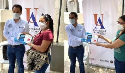 El Rector (e) Jorge Restrepo, entregando tabletas en Suan y Manatí para apoyar las clases remotas. 