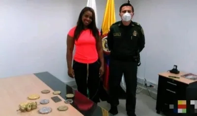 Leidy Solís y sus medallas recuperadas.