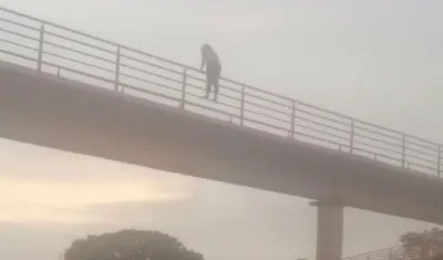 La mujer que cayó al vacío.