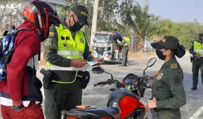 Policía realizando operativos de control en los municipios.