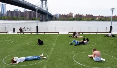 Comienza a aplicarse el distanciamiento social en público.