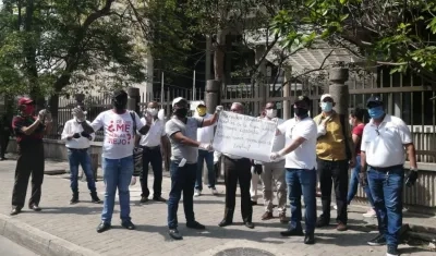 Plantón a las afueras del Centro Cívico de Barranquilla.