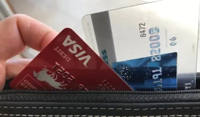 El 17 % de los consumidores encuestados de la región usó los pagos sin contacto para su última compra.